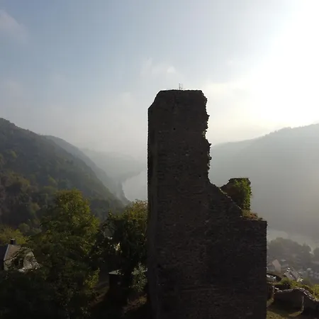 Burg Coraidelstein Tatil Evi
